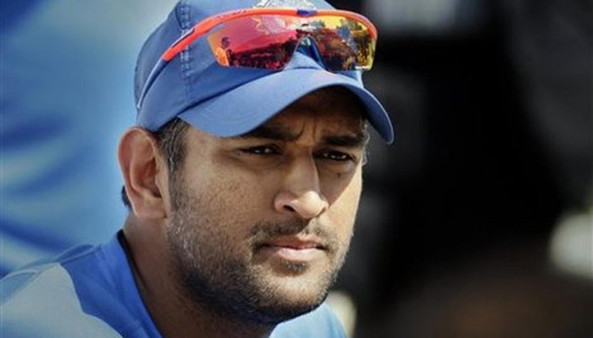 MS Dhoni leaves separately after Jharkhands semi-final defeat